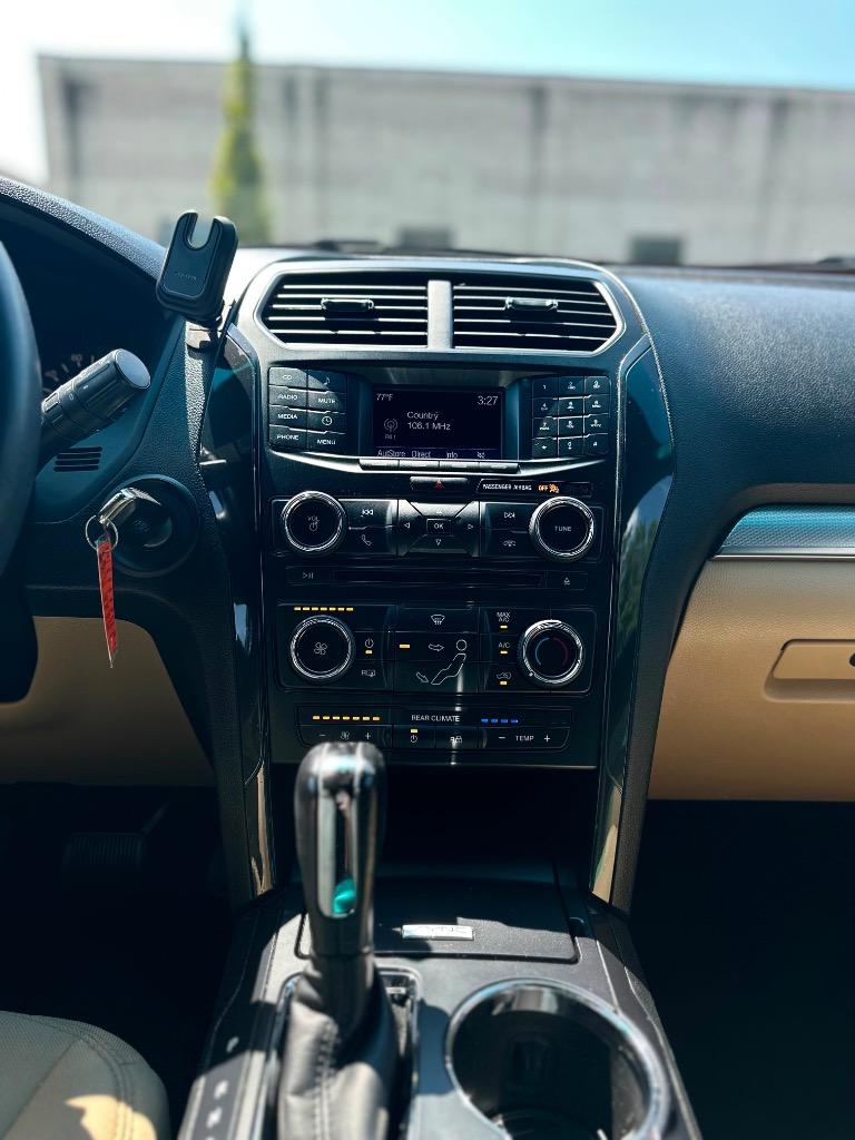 2016 Ford Explorer Base - Photo 11